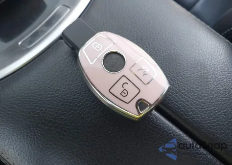 2015 Mercedes-Benz C 300 Sport 4Matic z USA, uszkodzony, nr VIN 55SWF4KB5FU028920